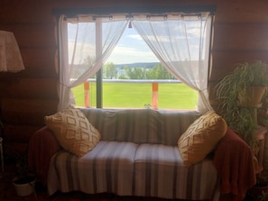 Breakfast and dinner served - Cariboo Log Guest House (Lac La Hache)