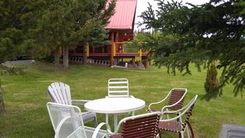 Breakfast and dinner served, garden views