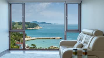 Family Room | Living area | Flat-screen TV