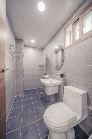 Bathroom - Geoje Amor Family Pension (Geoje)