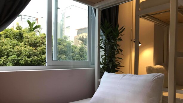 Minibar, desk, WiFi (free) - Bon Ami Hostel (Hue)