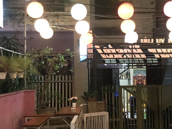 Front of property - Bonjour Hostel (Hue)