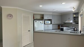 Microwave, oven, dishwasher, toaster - 71 Tingira Close - Rainbow Beach. Quiet location. Great value. (RAINBOW BEACH)