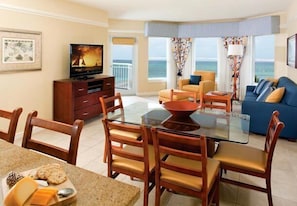 Een smart-tv, een dvd-speler en een stereo