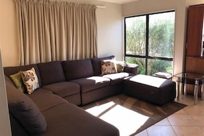 TV, DVD player, books, stereo