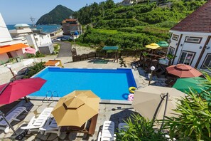 Seasonal outdoor pool