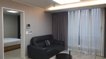 Room | Living area | Flat-screen TV