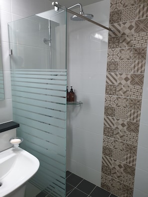 Room | Bathroom shower