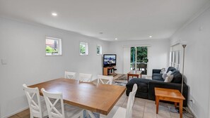 Interior - COOLAMAINE 1 - Rainbow Beach. Easy walk to beach and shops. (RAINBOW BEACH)