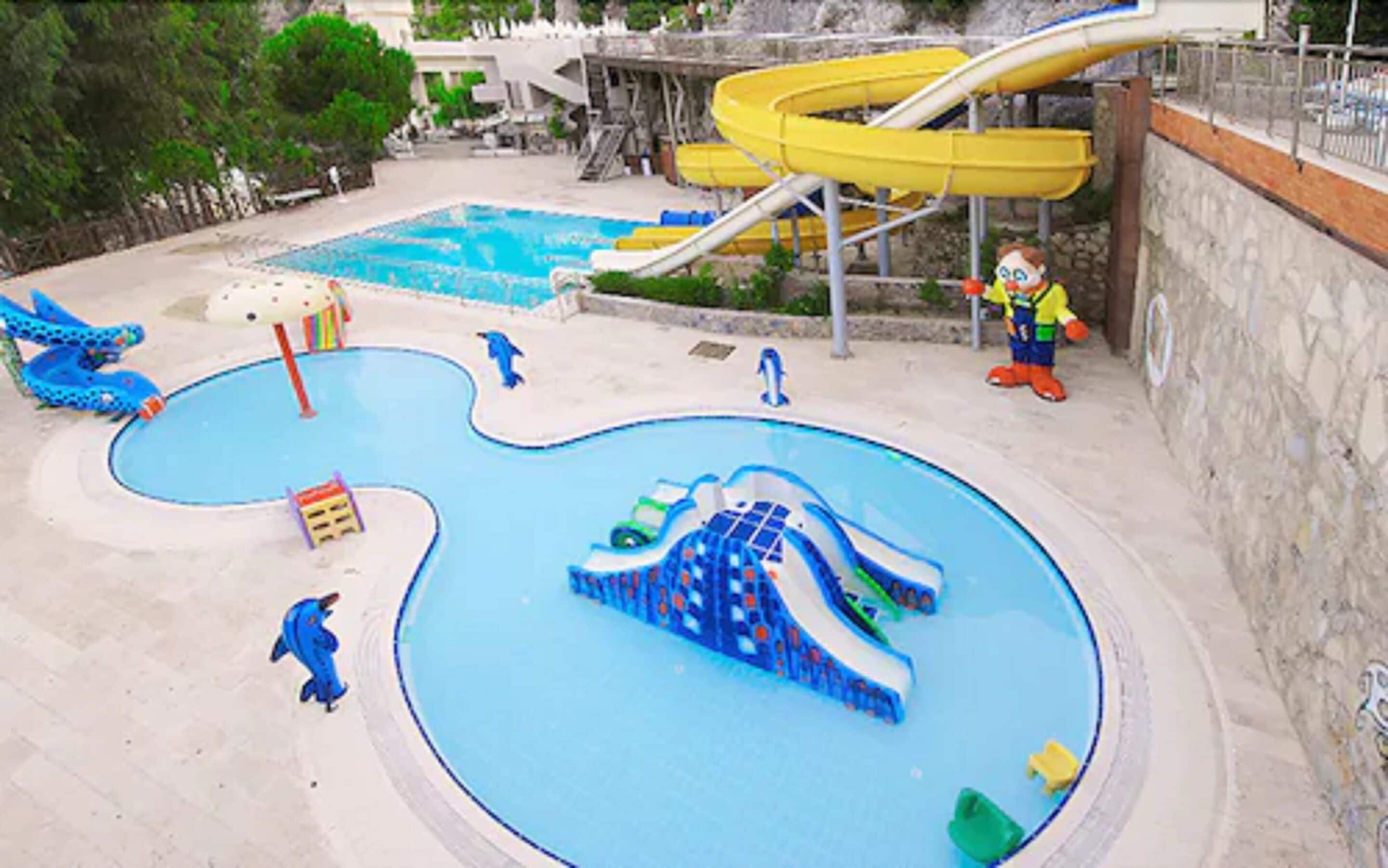 Seasonal outdoor pool, open 9:00 AM to 6:00 PM, pool umbrellas