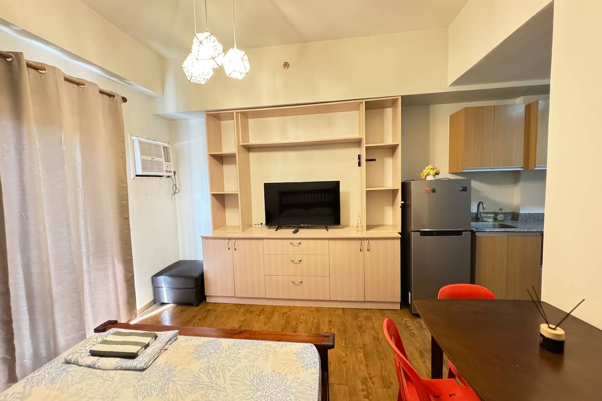 ANIA SUITE ROOM | 1 bedroom, individually furnished, laptop workspace, blackout drapes