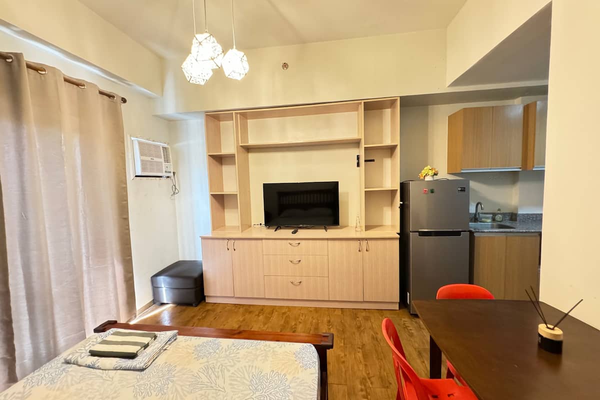 ANIA SUITE ROOM | 1 bedroom, individually furnished, laptop workspace, blackout curtains