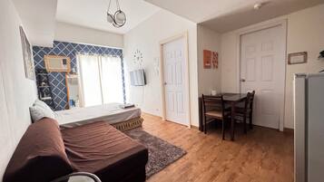 Individually furnished, laptop workspace, blackout curtains, free WiFi