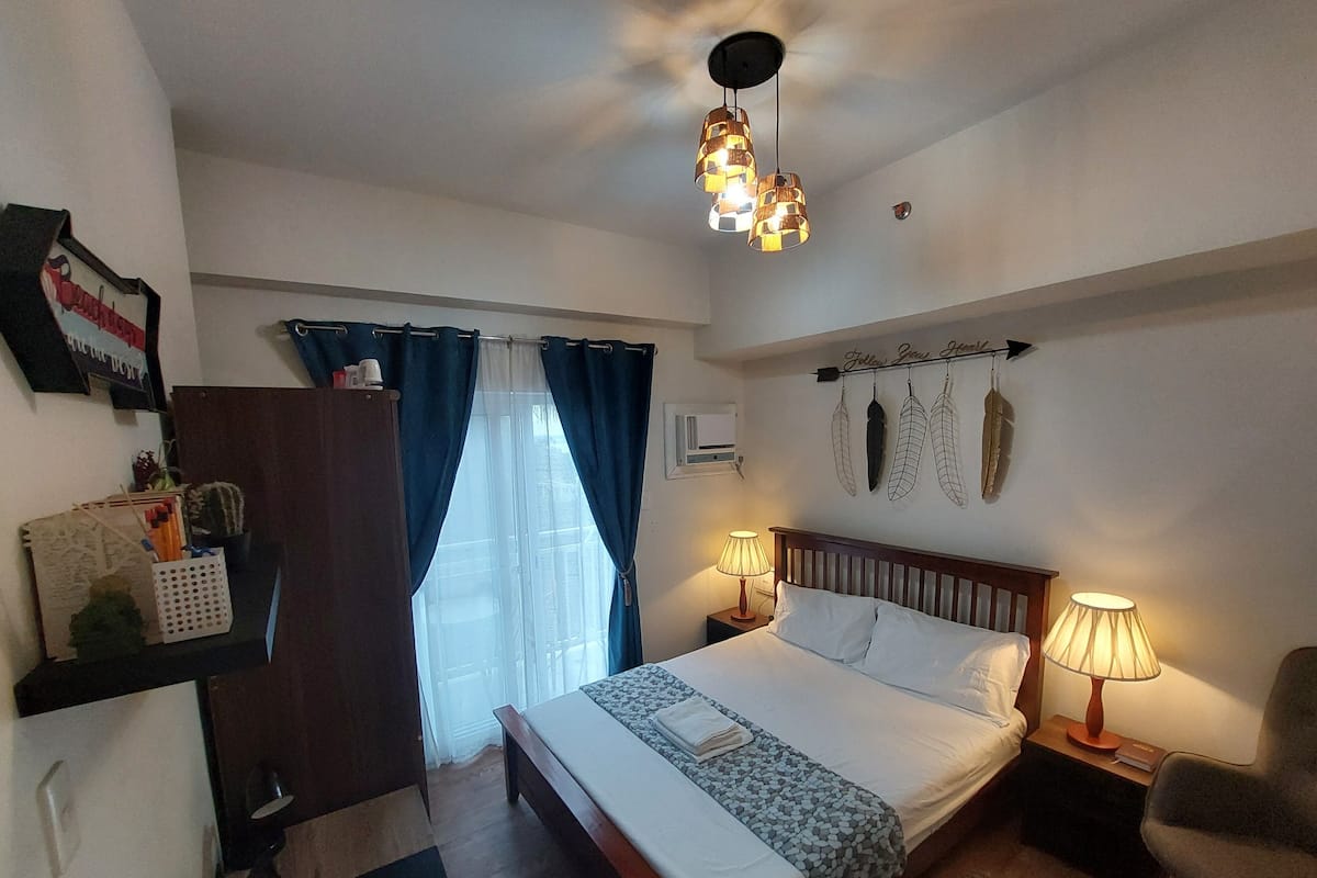 ANIA TRAVELLER ROOM | 1 bedroom, individually furnished, laptop workspace, blackout curtains