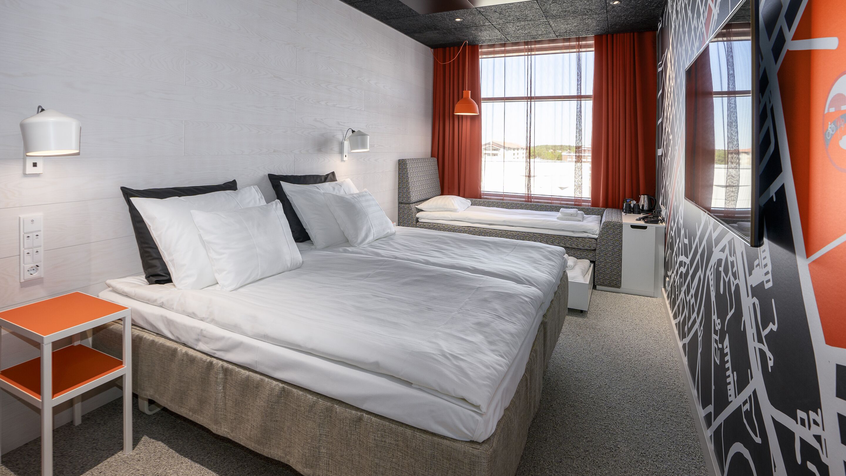 标准双床房 (Extra bed possibility) | 客房内保险箱、笔记本电脑工作区、遮光窗帘、熨斗/熨衣板