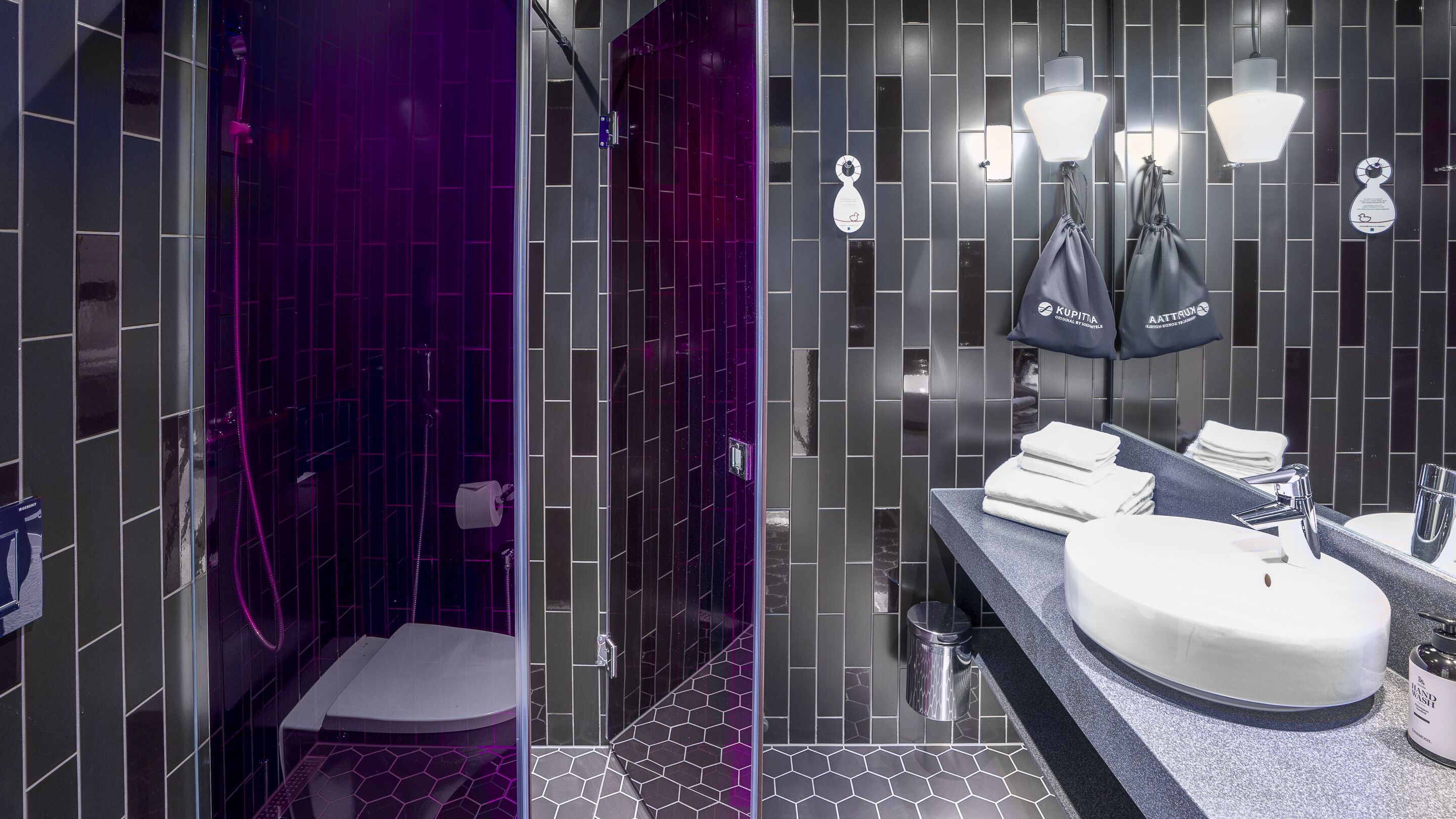 standard room, 1 king bed | bathroom | shower, free toiletries, hair dryer, bidet