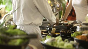 Free daily buffet breakfast