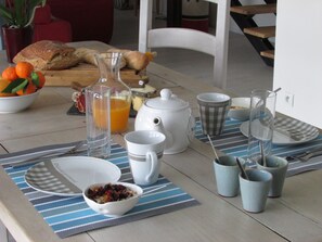 Free daily continental breakfast