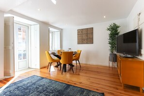 Dining - Cozy & Stylish central apt in XIX century building (Lisboa)