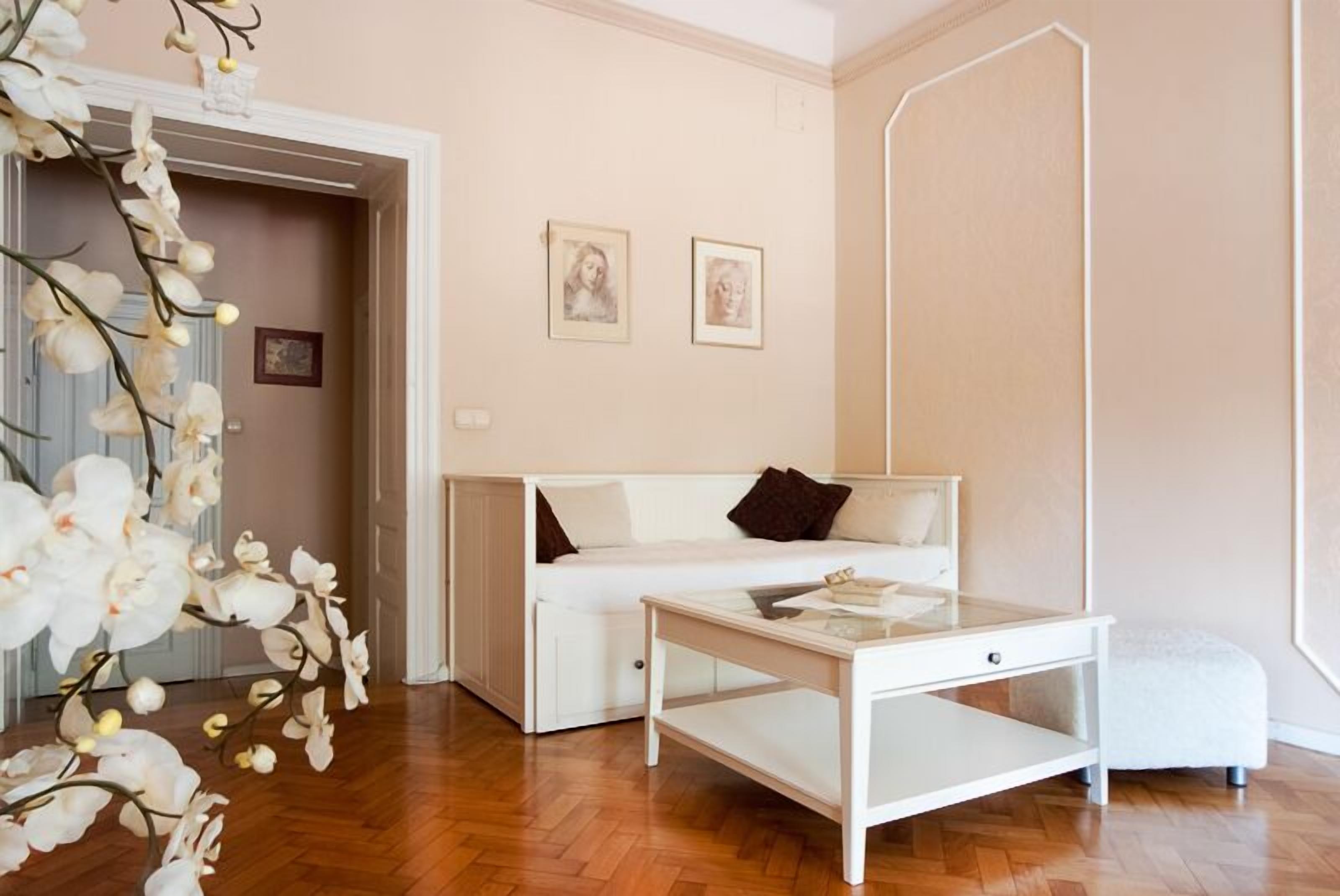 romantic studio suite | living room | 32-inch flat-screen tv with digital channels, tv