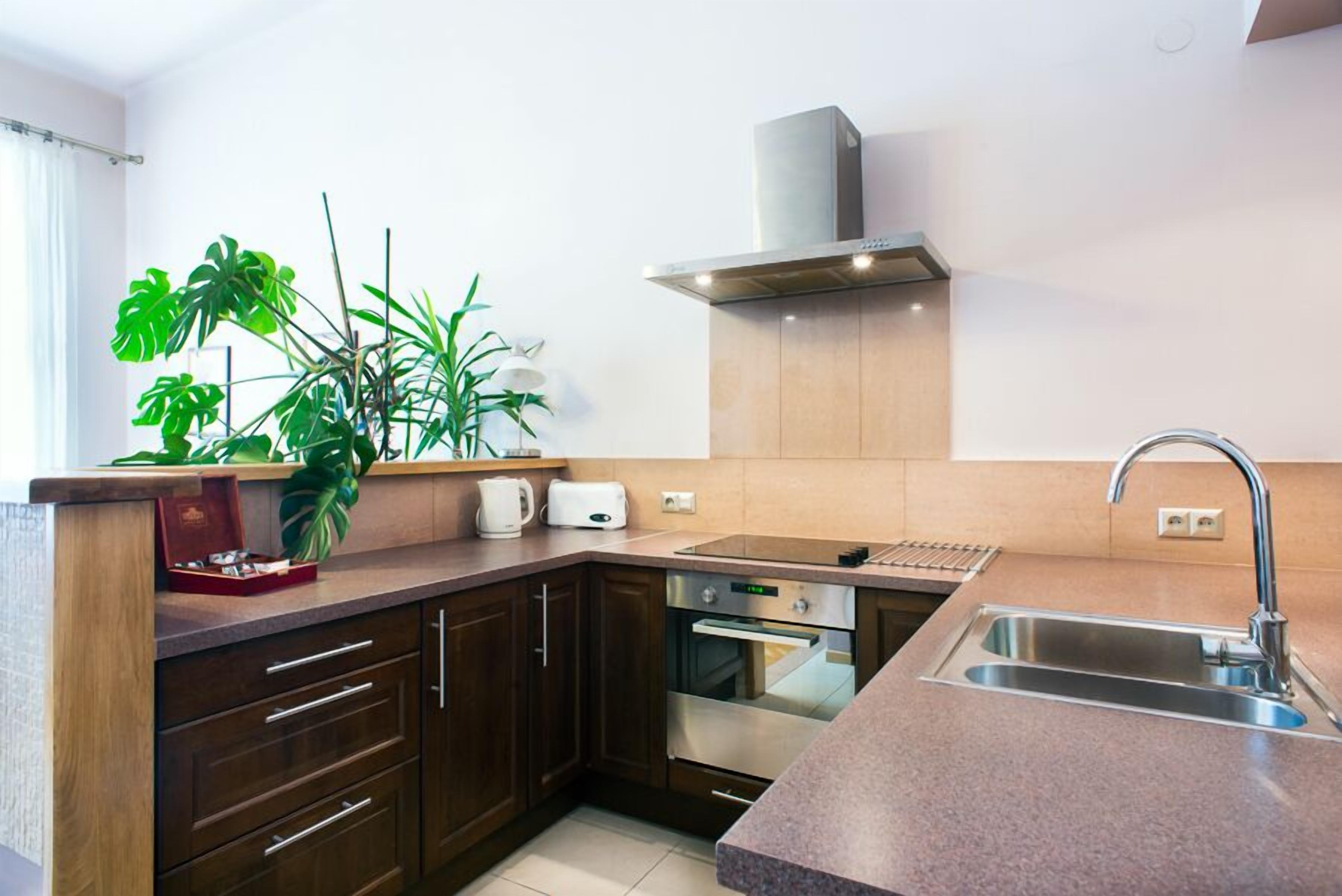 comfort apartment, 2 bathrooms | private kitchenette | full-sized fridge, microwave, oven, stovetop