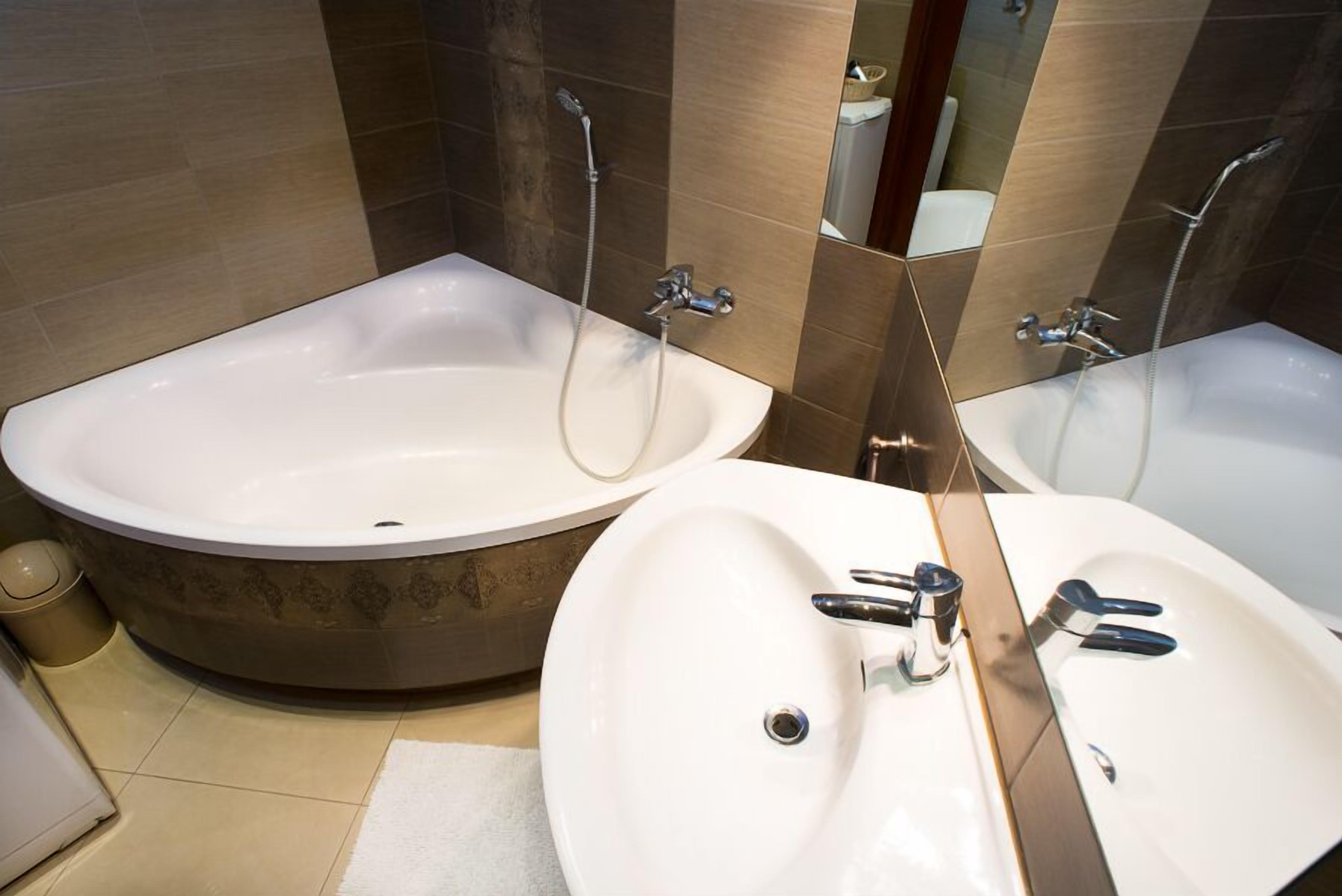 comfort apartment, 2 bathrooms | deep-soaking bathtub