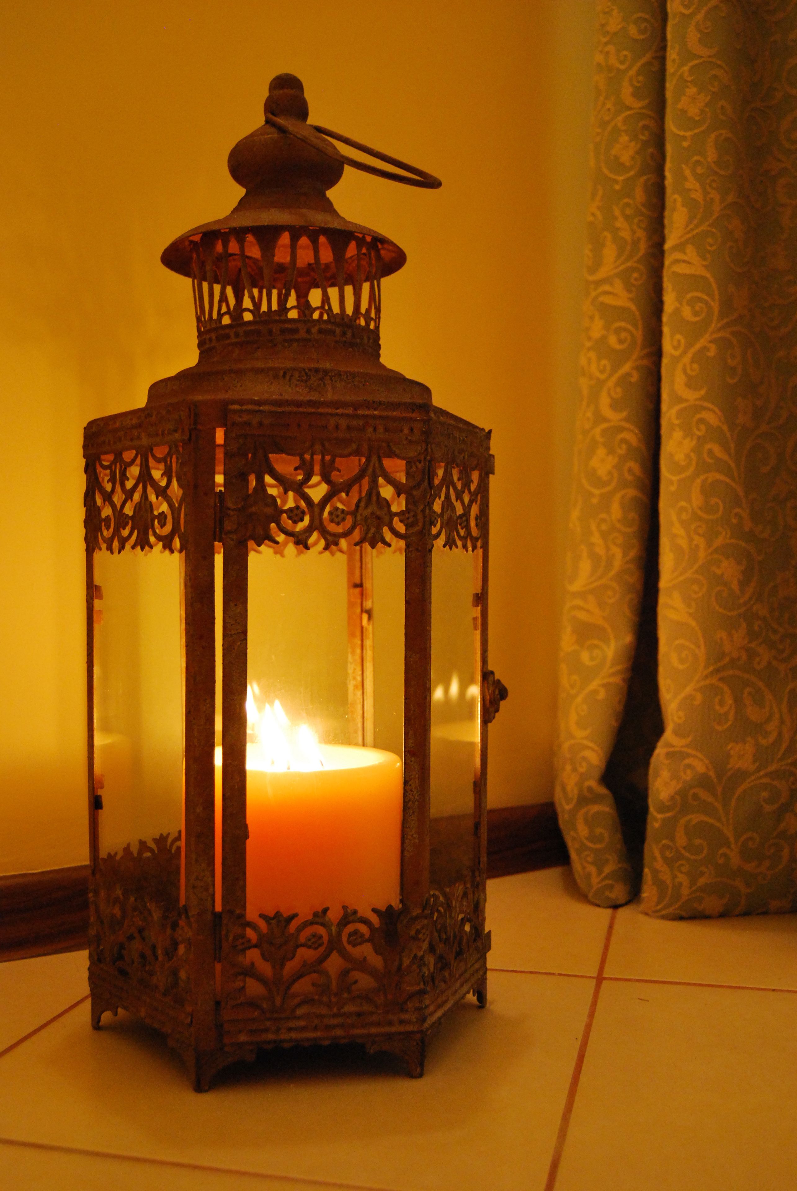 romantic studio suite | hypo-allergenic bedding, laptop workspace, iron/ironing board