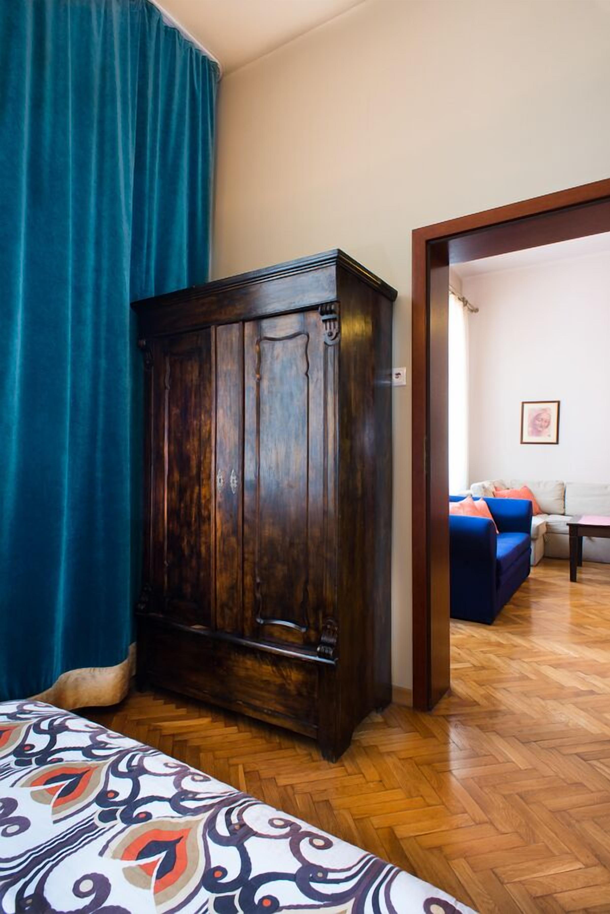 comfort apartment, 2 bathrooms | hypo-allergenic bedding, laptop workspace, iron/ironing board