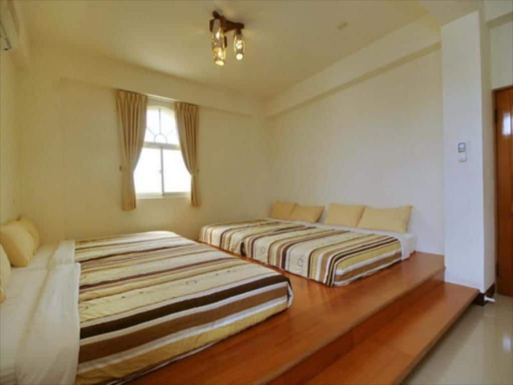 Chambre Familiale | Bureau, rideaux occultants, Wi-Fi gratuit, draps fournis