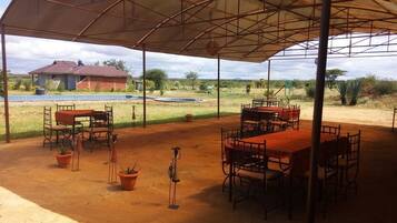 Breakfast, lunch, dinner served; local and international cuisine