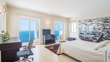 Vila, 4 quartos, piscina particular, vista para o mar | Ferros/tábuas de passar roupa, berços grátis, Wi-Fi de cortesia