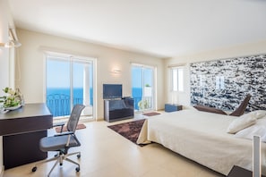 Villa, 4 Schlafzimmer, eigener Pool, Meerblick | Bügeleisen/Bügelbrett, kostenlose Babybetten, kostenloses WLAN