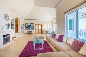 Villa - 4 sovrum - privat pool - havsutsikt | Vardagsrum | Platt-tv