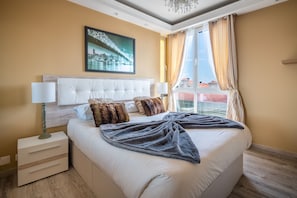 Apartment, 1 Schlafzimmer, Balkon, Meerblick | 1 Schlafzimmer, individuell dekoriert, Bügeleisen/Bügelbrett