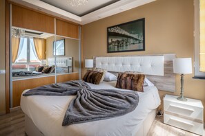 Appartamento, 1 camera da letto, balcone, vista mare | 1 camera, con stile personalizzato, ferro/asse da stiro
