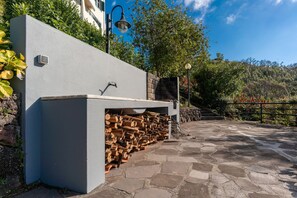 BBQ/picnic Area - Atlantic Ocean Apartment (Funchal)