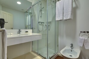 Villa, 4 Bedrooms, Private Pool | Bathroom - Century House (Funchal)