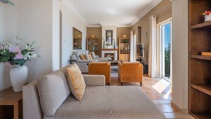 Villa, 3 Bedrooms, Pool Access, Sea View | Living room - Designed Villa - Palheiro Village (Funchal)