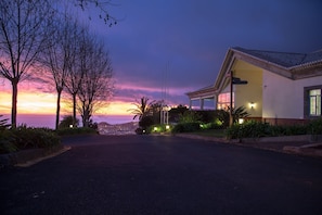 Front of property – evening/night - Dream Luxury Apartment  Palheiro Village (Funchal)