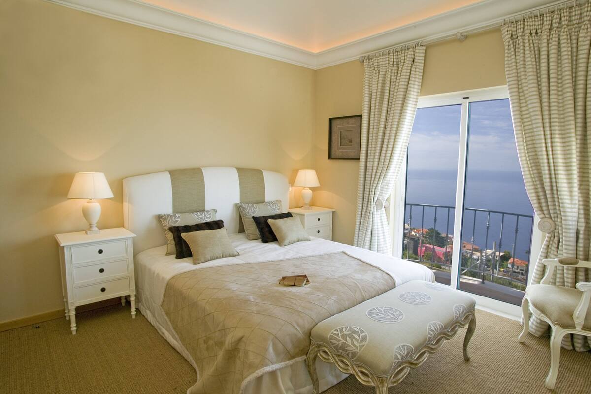 Apartamento, 1 habitación, balcón, vistas al mar | 1 dormitorio, cortinas opacas, sistema de insonorización