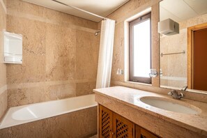 Apartment, 2 Bedrooms, Balcony | Bathroom