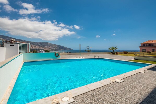 Outdoor pool - Miramar Apartment (Funchal)