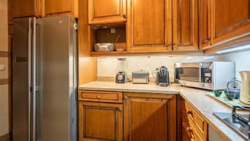 Apartment, 2 Bedrooms, Balcony | Private kitchen