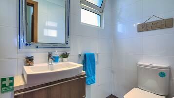 Villa, 3 Bedrooms, Patio, Sea View | Bathroom | Shower, hair dryer, bidet, towels