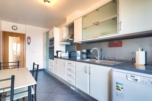 Villa, 3 Schlafzimmer, Terrasse, Meerblick | Eigene Küche | Großer Kühlschrank, Mikrowelle, Ofen, Herdplatte