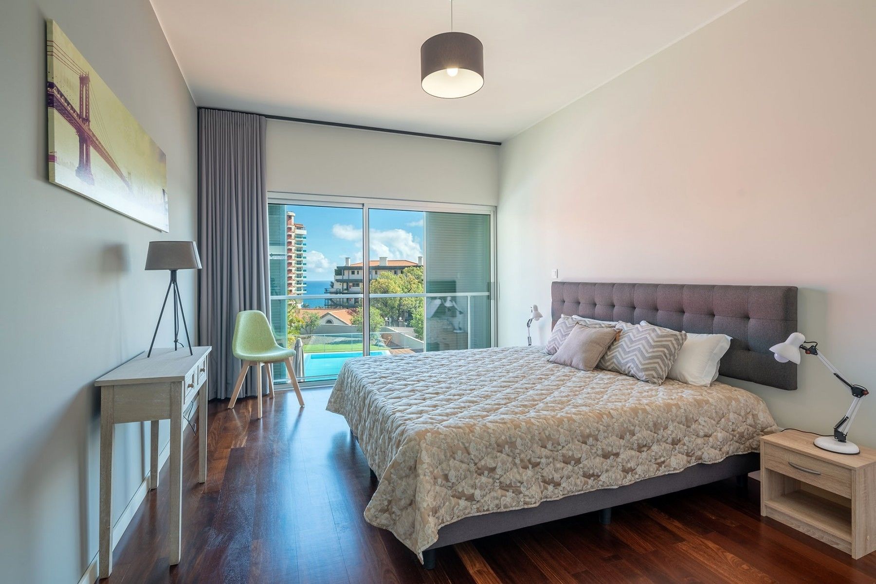 Vila, 4 quartos, piscina particular | 4 quartos, escrivaninha, espaço de trabalho para notebook, berços grátis