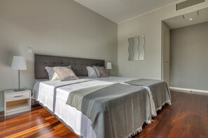 Villa, 4 slaapkamers, privézwembad | 4 slaapkamers, een bureau, een laptopwerkplek, gratis babybedden
