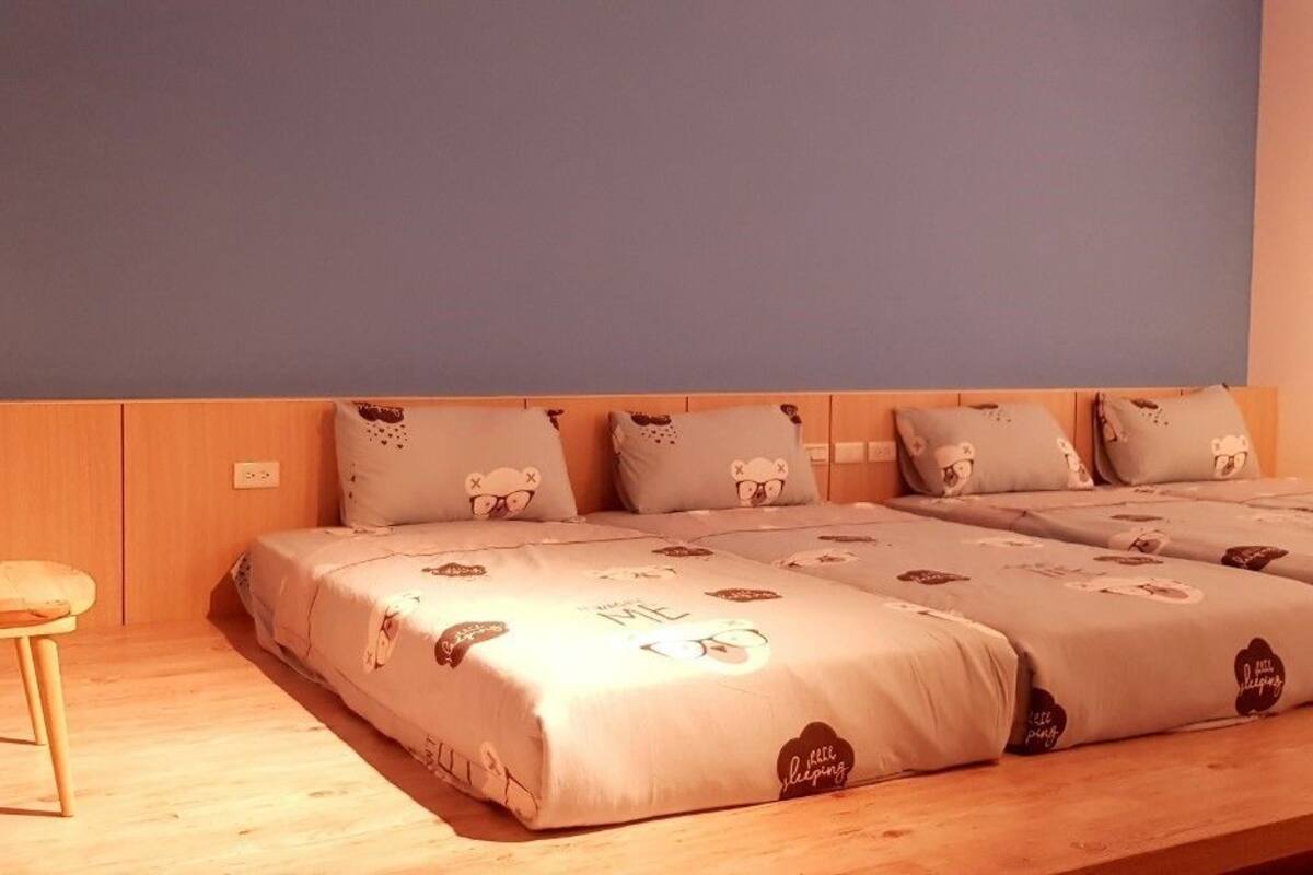 Quadruple Room | 1 bedroom, desk, WiFi (free), bed sheets