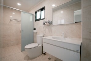 Double Room | 1 bedroom, desk, free WiFi, bed sheets - Polaris B&B (Magong)