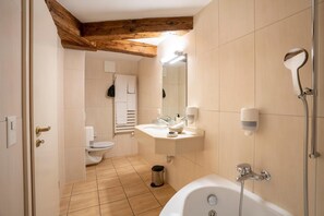 Free toiletries, hair dryer, towels - Hotel Le Rive Sud (Estavayer-le-Lac)